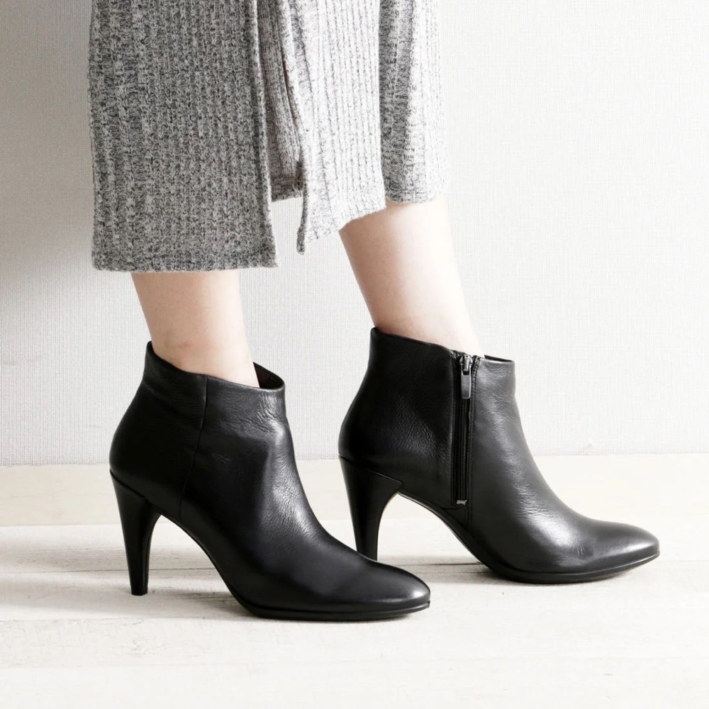 ECCO Womens 41 US 9.5 Shape 75 Sleek Short Shaft Black Leather Ankle Boots